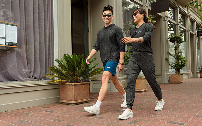 Descubre los mejores tenis para caminar según el tipo de terreno.